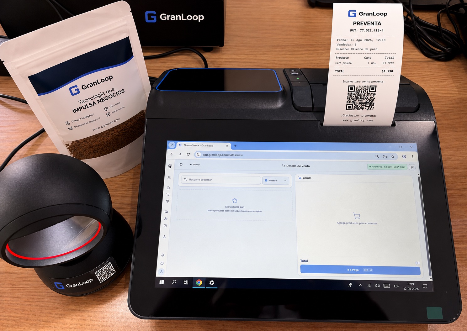 Punto de venta GranLoop imprimiendo un comprobante de preventa con código QR, junto a un lector de códigos omnidireccional