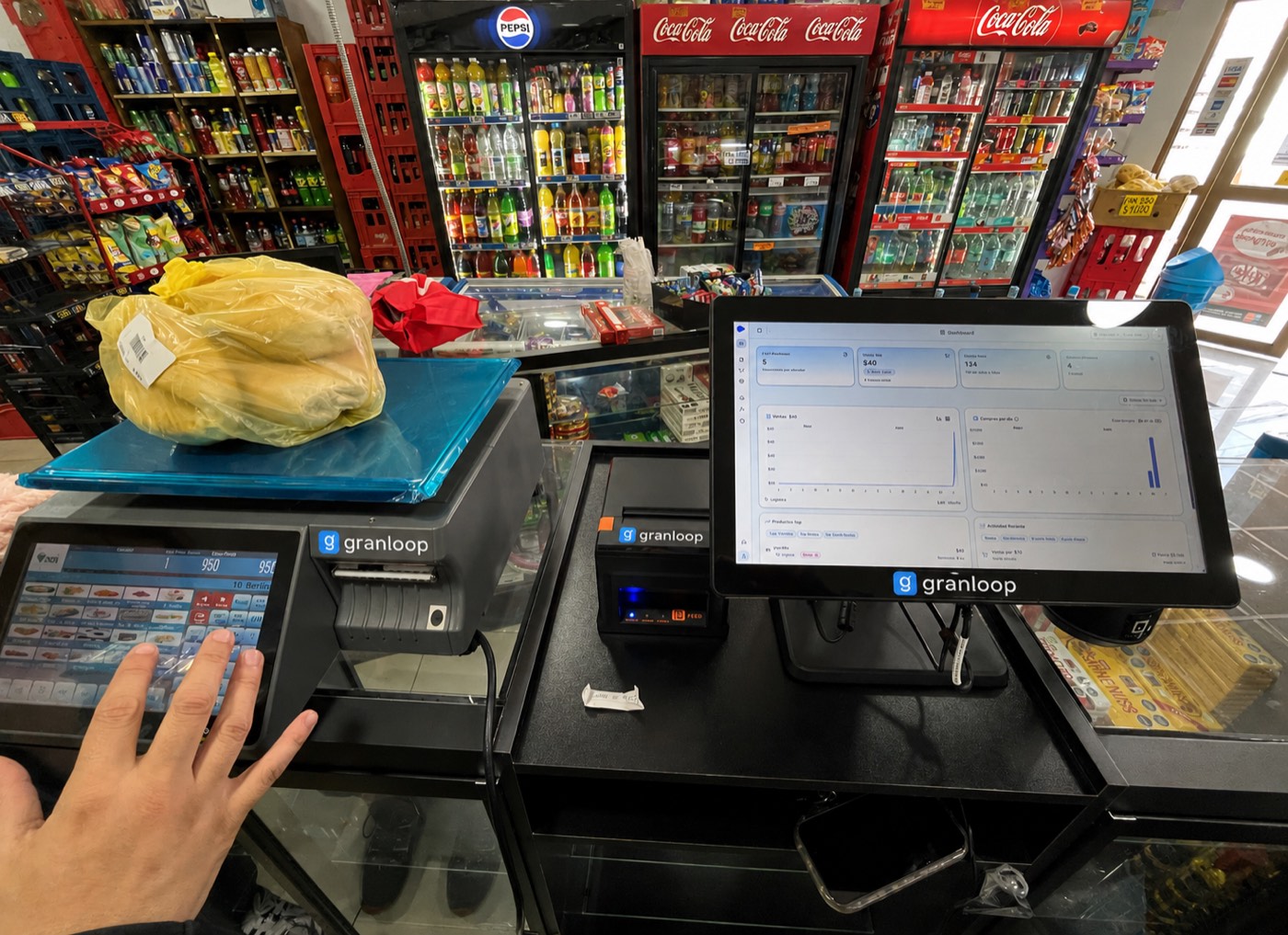 Punto de venta touch, balanza con código de barras variable e inventario conectado a GranLoop en el minimarket de Leyla Barrios en Santiago Centro